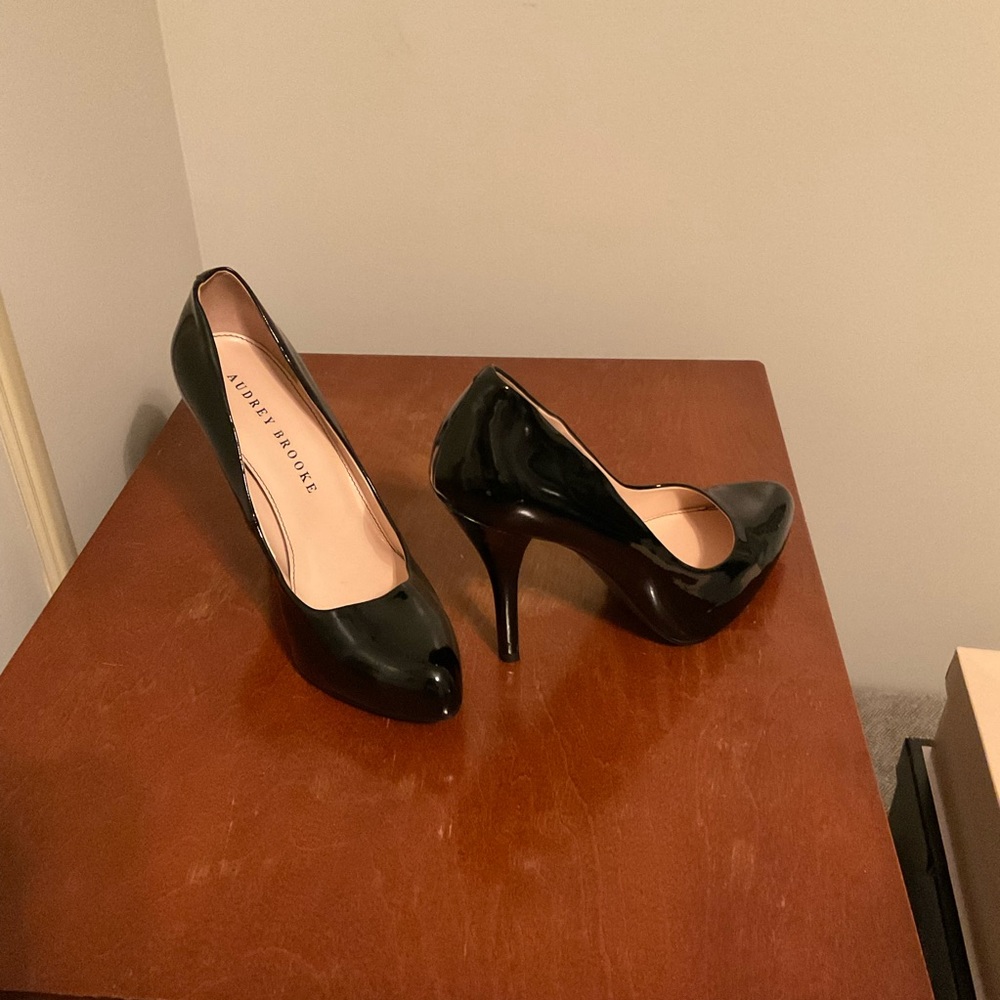 Shoes - Picture 2 of 3